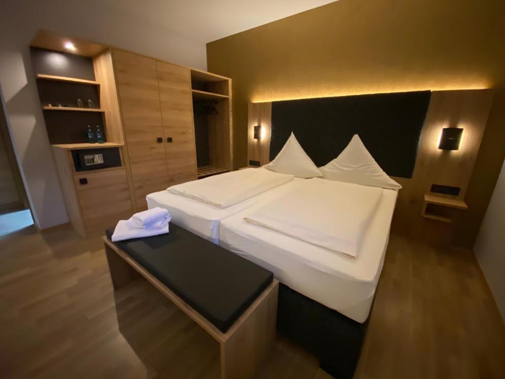 Hotel Gasthof Kaesser Ansbach Eksteriør bilde